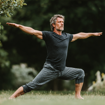 Boldog idős csoport jóga óra után